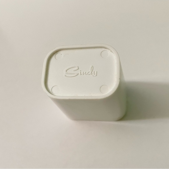 Vintage Sindy Pedigree Vacuum Cleaner and Garbage Can Doll Accessories - Picture 15 of 16